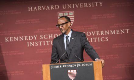 Kagame donne une communication à Harvard