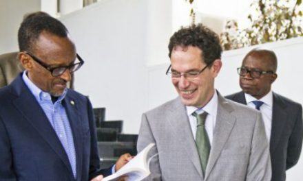 Rwanda : Neil Turok et Paul Kagame, le scientifique et le président