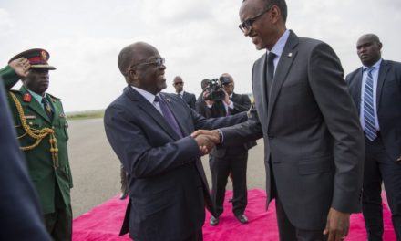 Perezida Kagame na Magufuli bemeranyije gutangira iyubakwa ry’umuhanda wa gari ya moshi Isaka-Kigali