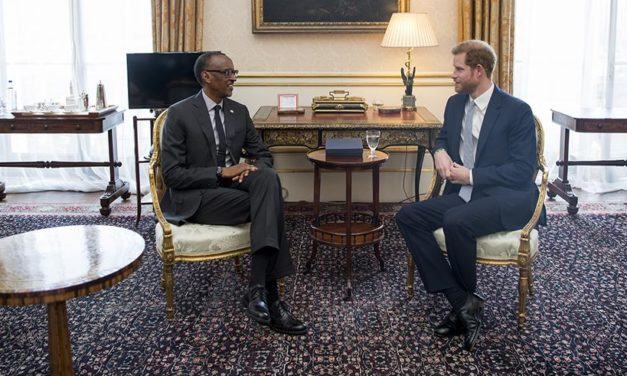 Le Président Paul Kagame rencontre le Prince Harry en marge de la « Rencontre des Chefs d’États du Commonwealth »