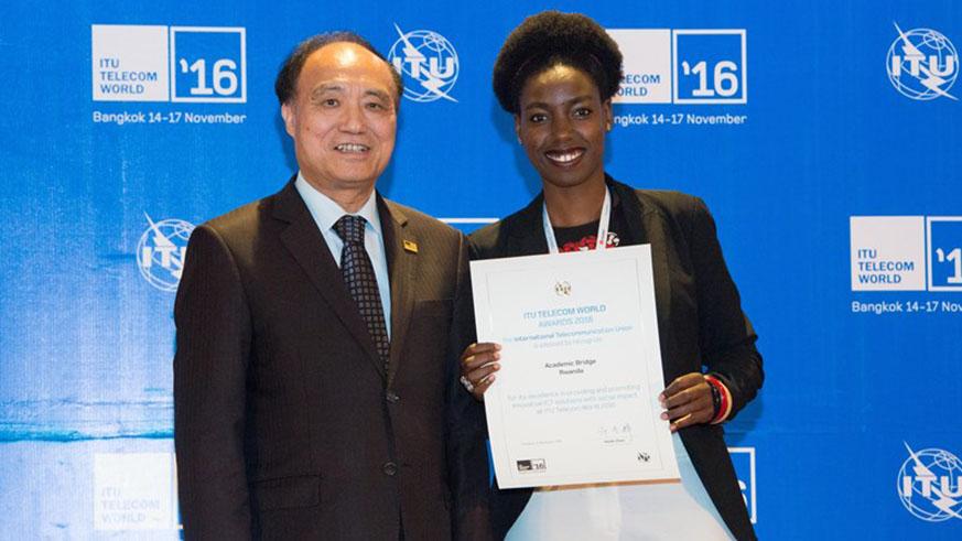 Rwanda – Comment l’innovation d’une femme de 27 ans révolutionne le système éducatif.