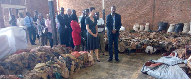 L’ambassadeur des Pays-Bas au Rwanda visite le mémorial du génocide de Nyamata