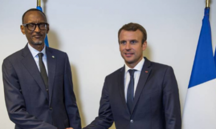 Les Présidents Paul Kagame et Emmanuel Macron discutent des relations Afrique-France.