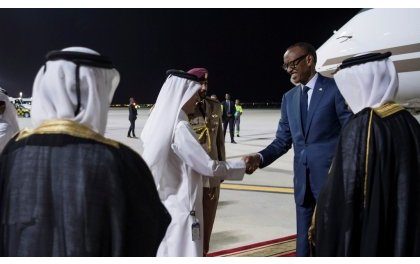 Perezida Kagame yageze muri Qatar mu ruzinduko rw’iminsi ibiri (Amafoto)