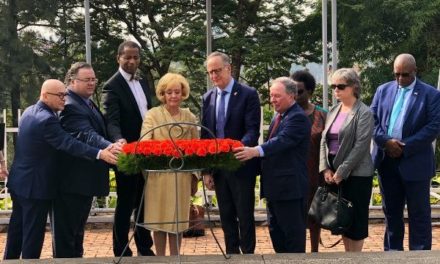 Les législateurs canadiens rendent hommage aux victimes du génocide à Gisozi