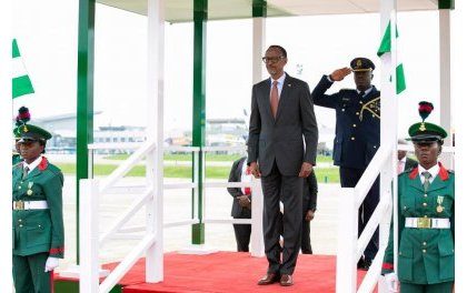 Perezida Kagame yatangiye uruzinduko rw’iminsi ibiri muri Nigeria (Amafoto)