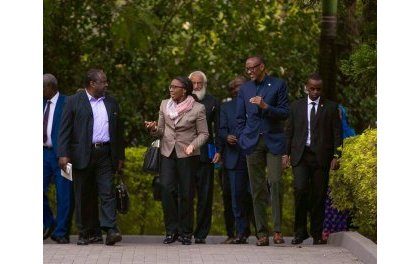 Perezida Kagame yahuye n’itsinda ryamufashije kunoza amavugurura ya AU