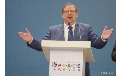 Rév. Rick Warren à Kigali prêche les valeurs d’intégrité et de compétence pour leaders du pays