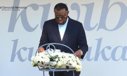 Visite du Président de la Namibie au mémorial du génocide de Kigali