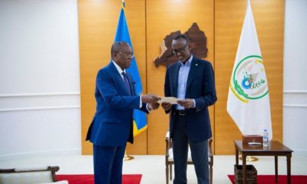 Le Président Kagame reçoit un émissaire de son homologue angolais