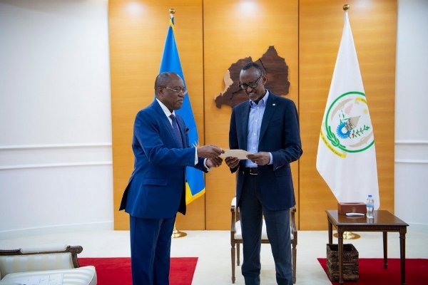 Le Président Kagame reçoit un émissaire de son homologue angolais