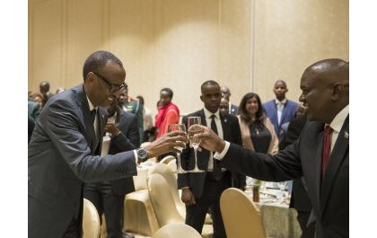 Perezida Kagame yashimiye Mokgweetsi watorewe kuyobora Botswana, umugabo wakoze ibitandukanye n’ibya Ian Khama