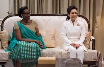 CHINE – RWANDA : La Première Dame du Rwanda Reçois de Matériel Médical de la part de la Première Dame de Chine