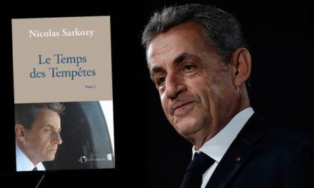 Discours de Dakar: Nicolas Sarkozy signe et persiste
