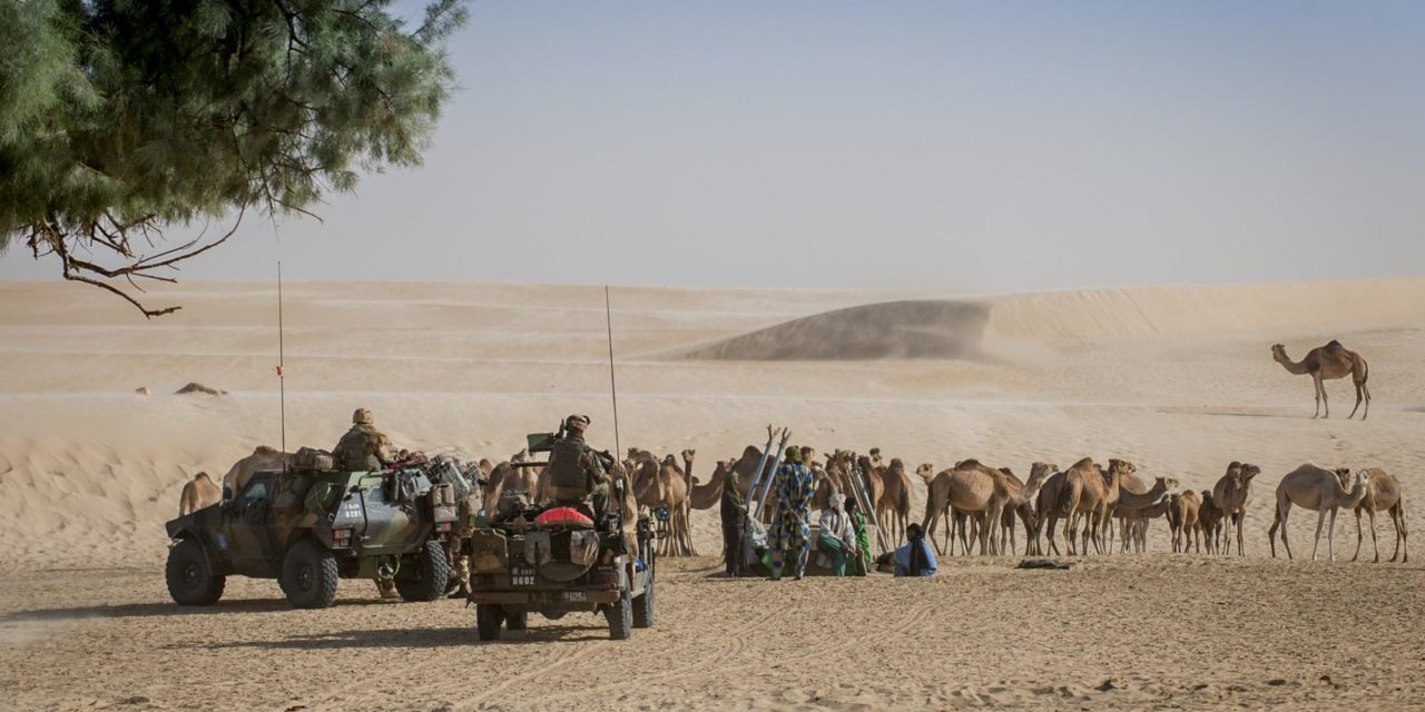 Macron en Mauritanie pour parler sécurité au Sahel : la France fait pourtant partie du problème