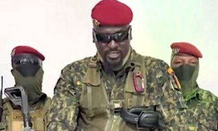 Coup d’Etat en Guinée : le lieutenant-colonel Mamady Doumbouya confirme