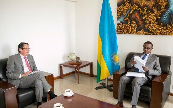 Le Ministre Biruta reçoit l’Ambassadeur-désigné de Belgique au Rwanda