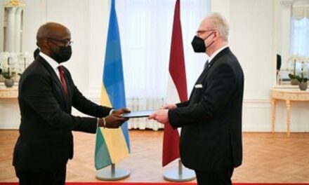 L’Ambassadeur du Rwanda présente ses lettres de créance en Lettonie