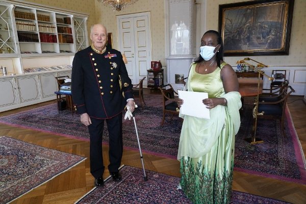 L’Ambassadrice du Rwanda présente ses lettres de créance au Roi de Norvège