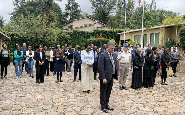 Kwibuka29 : L’Ambassade de France à Kigali a commémoré le souvenir des 17 Tutsi de son personnel qui ont été tués en 1994