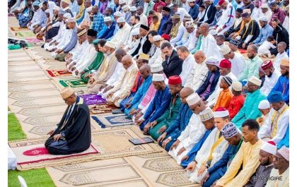 Abayisilamu bizihije Eid al-Fitr basabwa gukomeza kurangwa n’ibikorwa byiza (Amafoto)