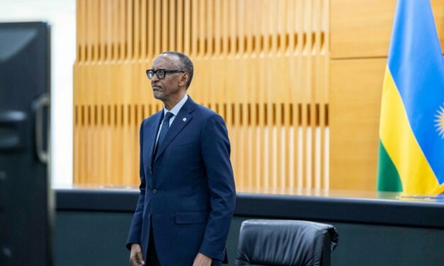 Perezida Kagame yitabiriye inama idasanzwe y’abakuru b’ibihugu bya EAC