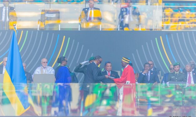 Kagame prête serment pour un nouveau mandat à la tête du Rwanda